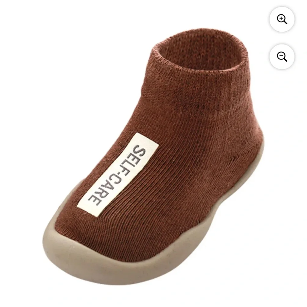 BRAND NEW 6-12M (18/19) Baby Shoe Socks in Brown and White